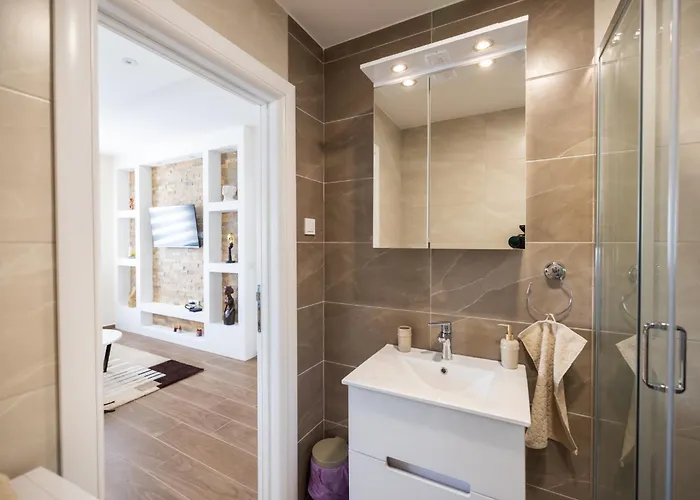 Javorov List Lux * Σάμπατς